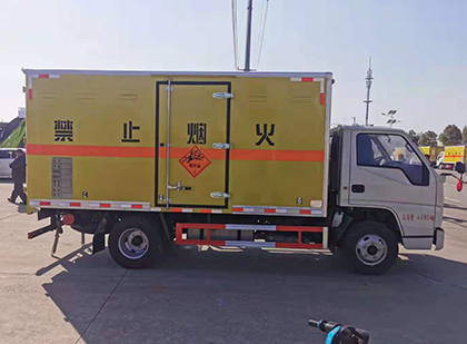 阜康爆破器材运输车技术升级与安全合规新趋势